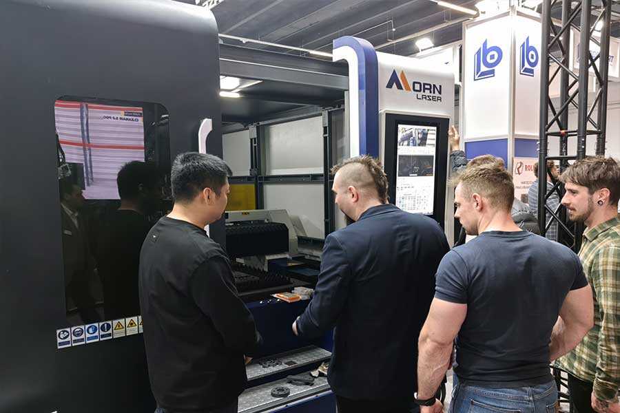 ماكينة القطع بالليزر الليفي GH3015-6KW تتألق في كيلتسه؛ أداء استثنائي يبهر الحضور